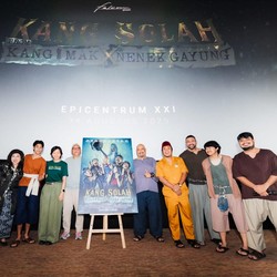 Adegan Mesra dengan Davina Karamoy di Film Kang Solah, Rigen Sikat Gigi Terus
