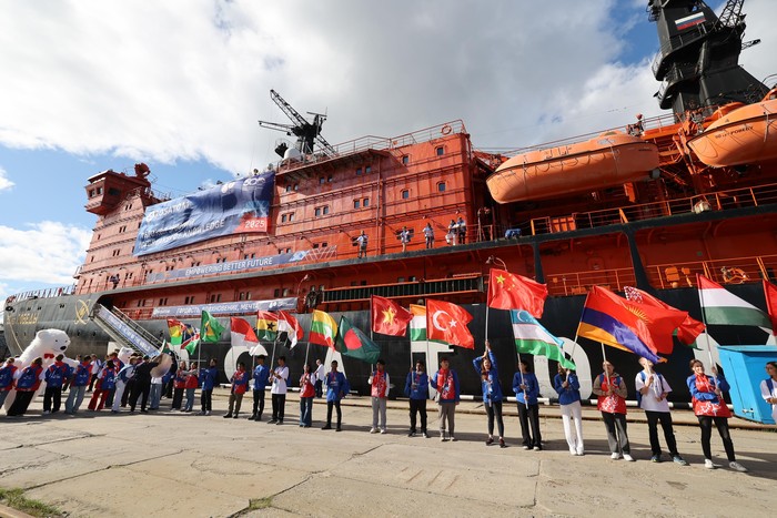 Priya Agung Wicaksono, siswa asal Indonesia di ekspedisi kapal pemecah es bertenaga nuklir Rusia ke Kutub Utara, “Icebreaker of Knowledge 2025”.