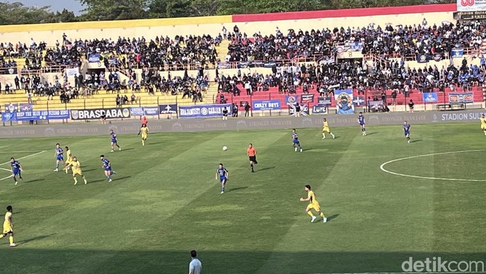 Laga PSIM Jogja vs Persib Bandung di Stadion Sultan Agung, Bantul, Minggu (24/8/2025).
