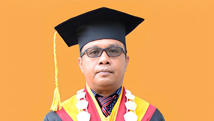 Rektor UHO Prof Armid.