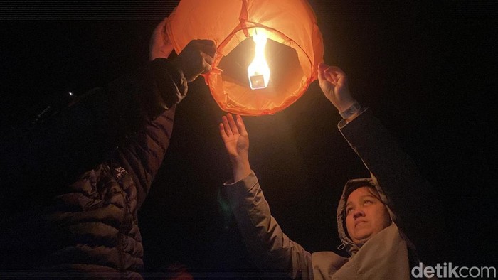 Ribuan lampion hiasi langit Dieng di gelaran Dieng Culture Festival 2025, Sabtu (23/8/2025).