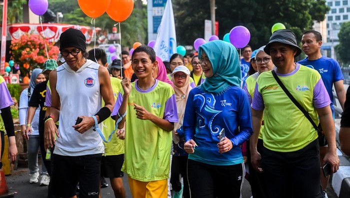Ribuan Pelari Ikuti Community Run Jelang Wondr ITB Ultra Marathon Sejumlah peserta berlari saat mengikuti Community Run di Jakarta, Minggu (24/8/2025). Menyambut gelaran utama wondr ITB Ultra Marathon 2025, PT Bank Negara Indonesia (Persero) Tbk bersama ITB mengadakan rangkaian pra-event bertajuk Community Run sebagai upaya memperkuat antusiasme publik sekaligus memperluas dampak sosial dari event olahraga tahunan tersebut. ANTARA FOTO/Rivan Awal Lingga