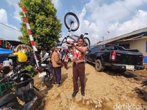 Senyum Anak-anak Desa Malasari ke Sekolah Lebih Cepat dengan Sepeda