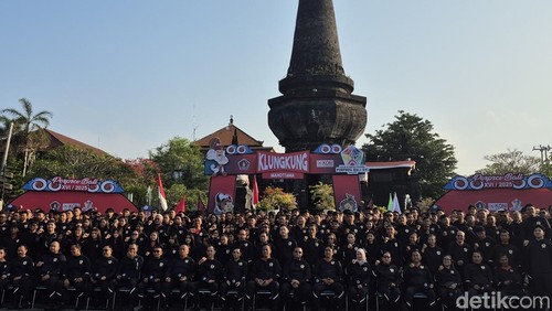 Seremoni pelepasan kontingen Kabupaten Klungkung menuju Porprov Bali XIV sekaligus pemberian apresiasi kepada atlet berprestasi, Minggu (24/7/2025).