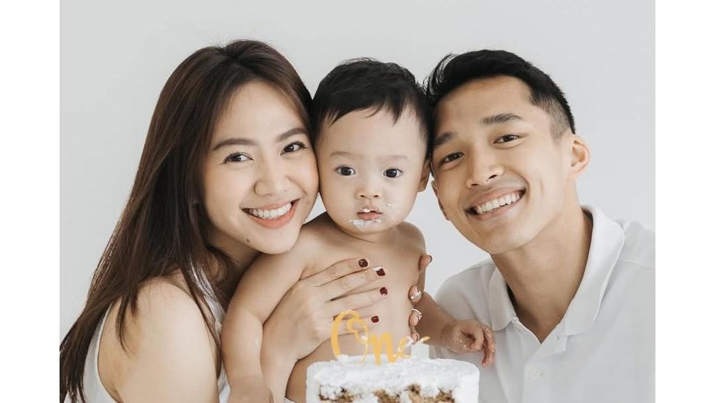 Gemas! Shanju Eks JKT48 dan Jonatan Christie Rayakan Ultah ke-1 Anak