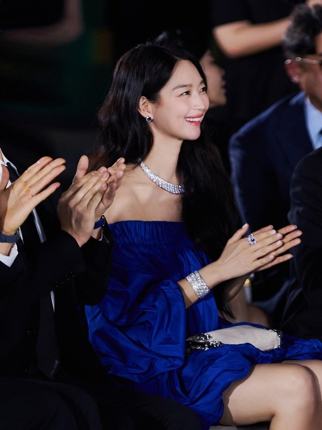 Acara Louis Vuitton High Jewelry yang dihadiri Shin Min Ah dan Gong Yoo juga dimeriahkan oleh sederet artis kenamaan Korea lainnya termasuk Go So Young, Won Jin An, hingga Felix Stray Kids. Foto: dok. Instagram @illusomina