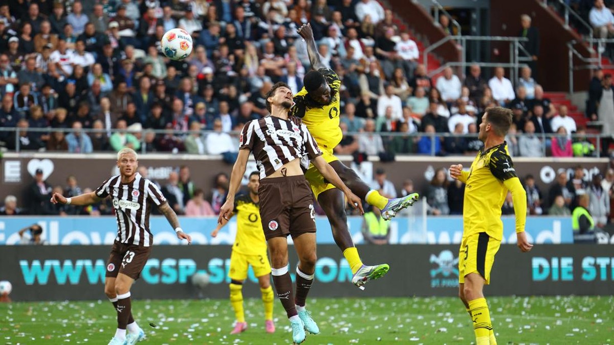 St Pauli vs Borussia Dortmund tuntas 3-3 (REUTERS/Lisi Niesner)