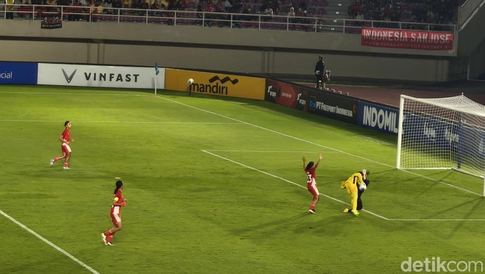 Laga Timnas Indonesia Putri U-16 melawan Timnas Malaysia Putri U-16 di grup A Piala AFF Wanita U-16 2025, di Stadion Manahan Solo, Minggu (24/8/2025).