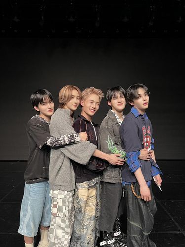 1VERSE Boyband K-Pop 1VERSE.