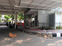 Video Sisa-sisa Demo DPR Kemarin: Pos Tanpa Kaca-Ada Bekas Motor Terbakar