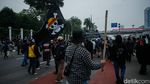 Massa Demo Depan DPR Keos Hingga Masuk Tol Dalkot