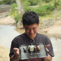 Anya tampaknya juga memberikan kejutan-kejutan sederhana untuk kekasihnya itu. Salah satunya kue kecil dengan tulisan Happy Birthday Toras. Foto: Instagram/@anyageraldine