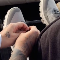 Anya juga memamerkan kebucinan lain saat sang kekasih membantunya untuk mengikat tali sepatu yang terlepas. Ngikutin anya dr awal, baru ini vibesnya happy bgt , dicintai ,diratukan. Happy both of u, tulis salah satu komentar. Gapernah liat anya segininya posting sama cowo selama pacaran wkwkwk. happy anyaa, bahagia selalu anya, tambah netizen lain. Foto: Instagram/@anyageraldine