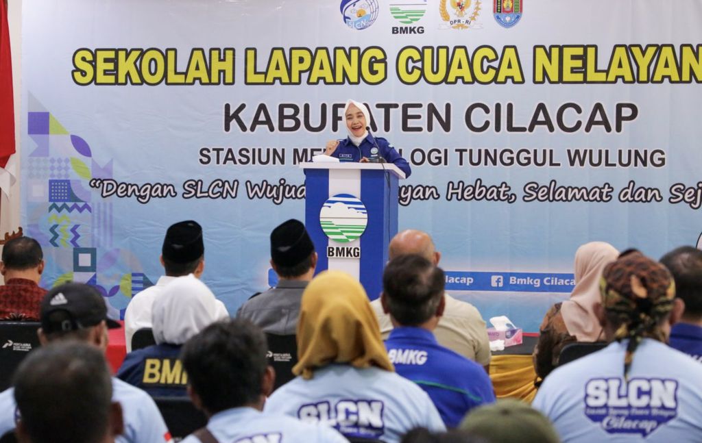 Badan Meteorologi, Klimatologi, dan Geofisika (BMKG) kembali menyelenggarakan Sekolah Lapang Cuaca Nelayan (SLCN) di Kabupaten Cilacap, Jawa Tengah. (BMKG)