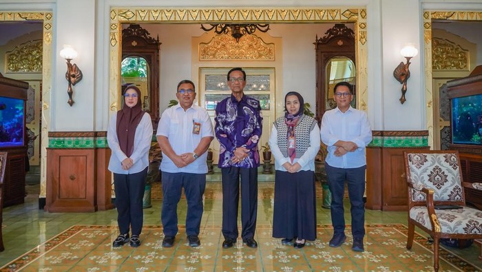 Balai Besar Wilayah Sungai Serayu Opak (BBWSSO) usai pertemuan dengan Gubernur DIY, Sri Sultan Hamengku Buwono X di Kompleks Kepatihan, Kota Jogja, Senin (25/8/2025).