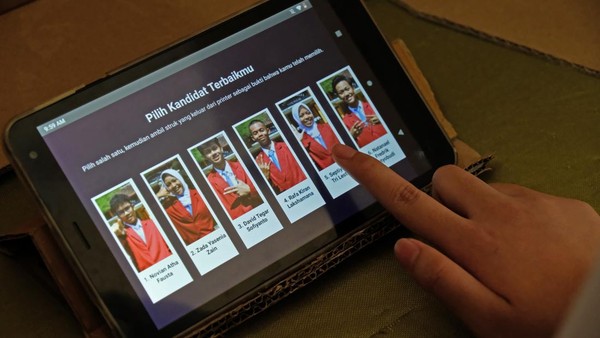 Belajar Demokrasi Lewat E-Voting di SMA Negeri 2 Temanggung