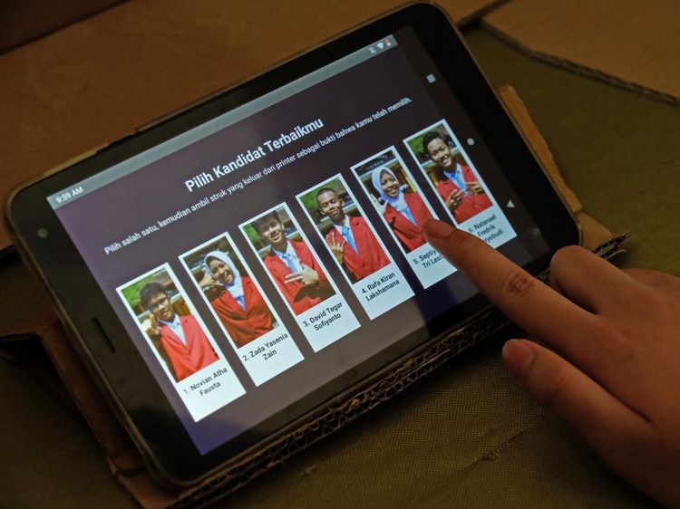Belajar Demokrasi Lewat E-Voting di SMA Negeri 2 Temanggung