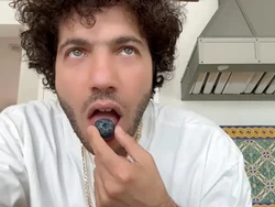 In This Economy, Benny Blanco Dikritik Usai Pamer Makan Blueberry Rp 3,2 Juta