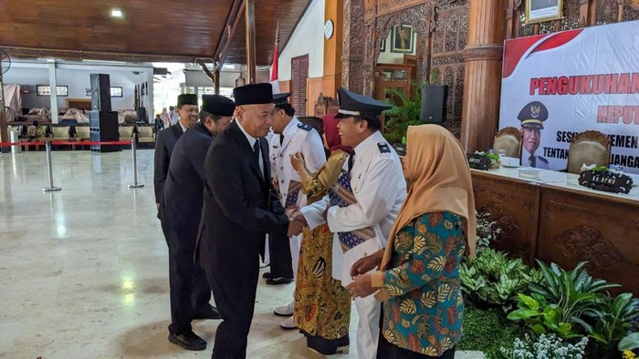Bupati Tulungagung Gatut Sunu Wibowo usai memperpanjang 4 kades