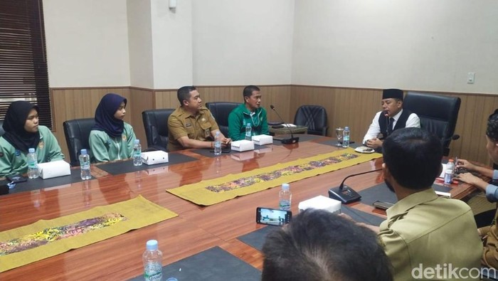 Bupati Probolinggo berangkatkan 2 atlet Kurash ke ajang internasional di Kota Mataram, NTB.