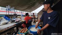 Dari sisi belanja pemerintah (government spending), Juli memperkirakan lebih tinggi. Selain itu, perkiraan pertumbuhan ekonomi ini juga ditopang oleh faktor kebijakan fiskal, seperti penurunan suku bunga. Juli menerangkan BI telah menurunkan suku bunga sebanyak lima kali pada September (2024), Januari, Mei, Juli, dan Agustus.