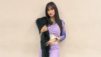 Faby mengatakan hubungannya dengan Ichal sekadar teman kerja. Gak, kan aku sekarang kerja bareng sama dia setiap hari, kata Faby Marcelia saat menjadi bintang tamu Rumpi: No Secret, kemarin. Foto: Instagram @fabymarcelia