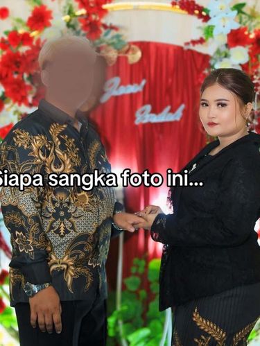 Foto lamaran jadi sampul buku Yasin Wanita ini mengunggah momen saat lamaran, berakhir pilu karena foto tersebut digunakan untuk foto sampul buku Yasin karena calon suaminya telah berpulang. Postingan itu tersebut langsung viral di media sosial.