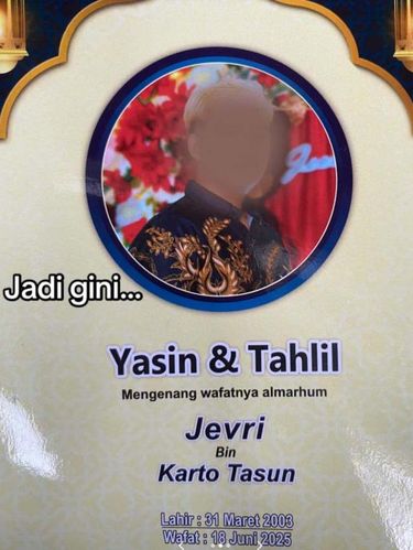 Foto lamaran jadi sampul buku Yasin Wanita ini mengunggah momen saat lamaran, berakhir pilu karena foto tersebut digunakan untuk foto sampul buku Yasin karena calon suaminya telah berpulang. Postingan itu tersebut langsung viral di media sosial.