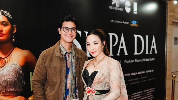 7 Gaya Gisel Pakai Bustier & Kebaya di Premier Film, Ditemani Cinta Brian
