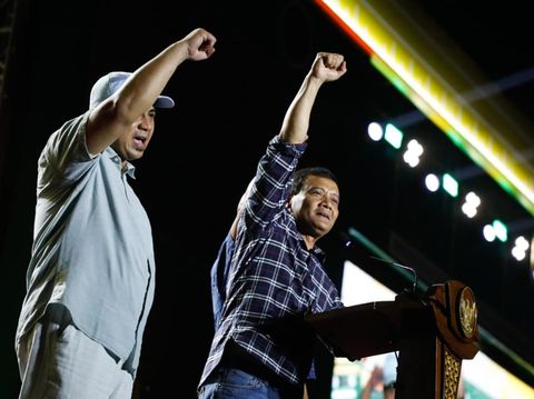 Gubernur dan Wakil Gubernur Jateng, Ahmad Luthfi dan Taj Yasin Maimoen, saat menghadiri pesta rakyat Hari Jadi ke-80 Jateng di Lapangan Pancasila Simpang Lima, Kota Semarang, Minggu (24/8/2025) malam.