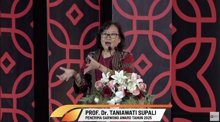 Guru Besar Parasitologi Fakultas Kedokteran Universitas Indonesia, Taniawati Supali penerima Sarwono Award 2025 dari BRIN, Senin (25/8/2025).