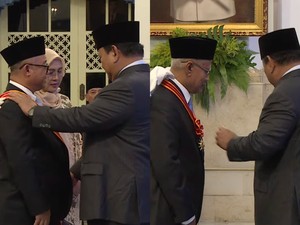 Haedar Nashir-Abdul Muti Terima Anugerah Bintang Mahaputera Utama dari Presiden