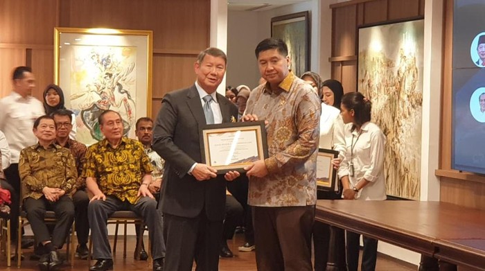 Hari Perumahan Nasional, Ara Bagi-bagi Penghargaan ke Tokoh dan Menteri