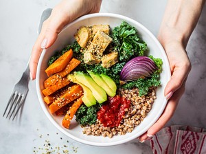 Studi: Makan Buah-Sayur Bisa Buat Tidur Lebih Baik