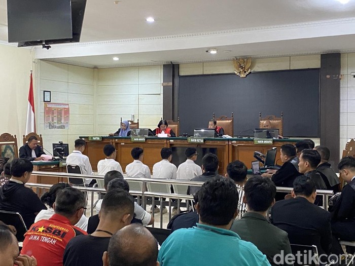 Jaksa menyampaikan tanggapan terhadap eksepsi dari empat terdakwa kasus kericuhan Aksi May Day di Pengadilan Negeri (PN) Semarang, Kota Semarang, Senin (25/8/2025).