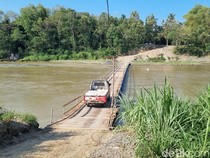 Bantah Beri Lampu Hijau, BBWSSO Tegaskan Jembatan Apung Kali Progo Tak Aman