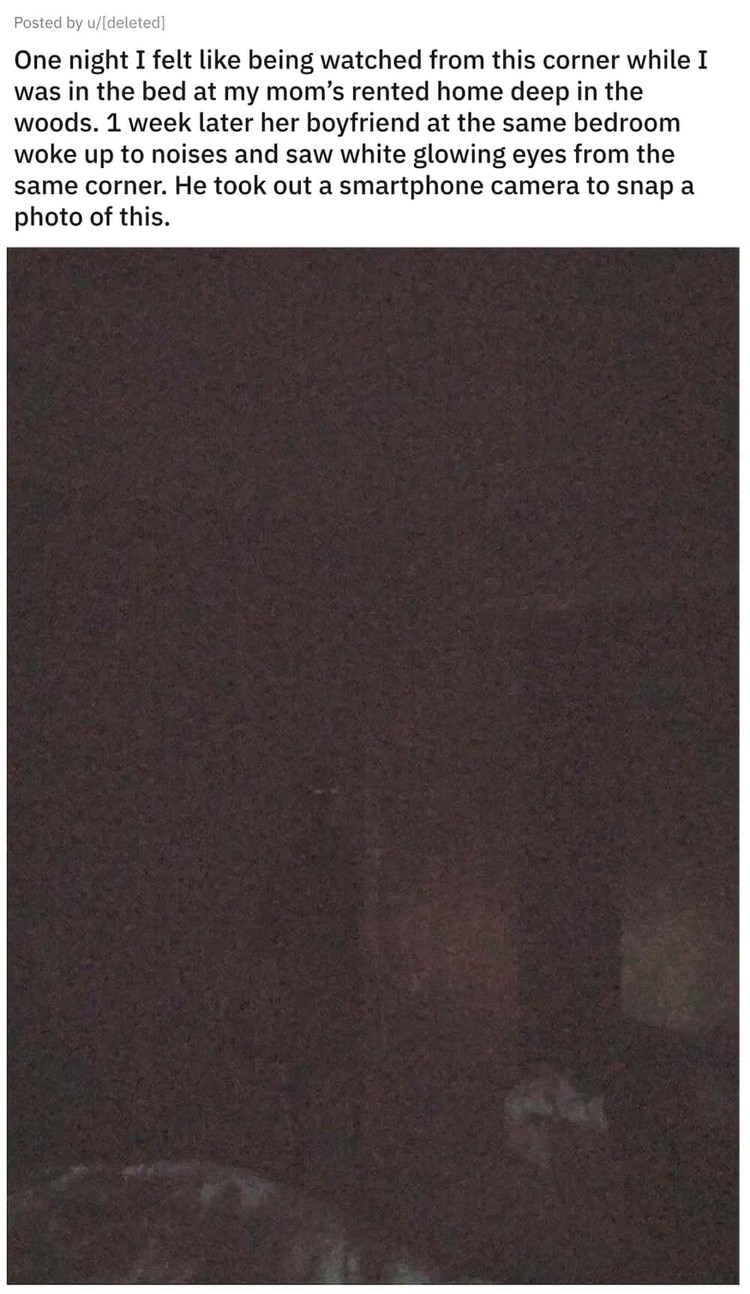 Beberapa netizen membagikan foto mereka yang terdapat penampakan di dalamnya. Siap-siap merinding melihatnya.