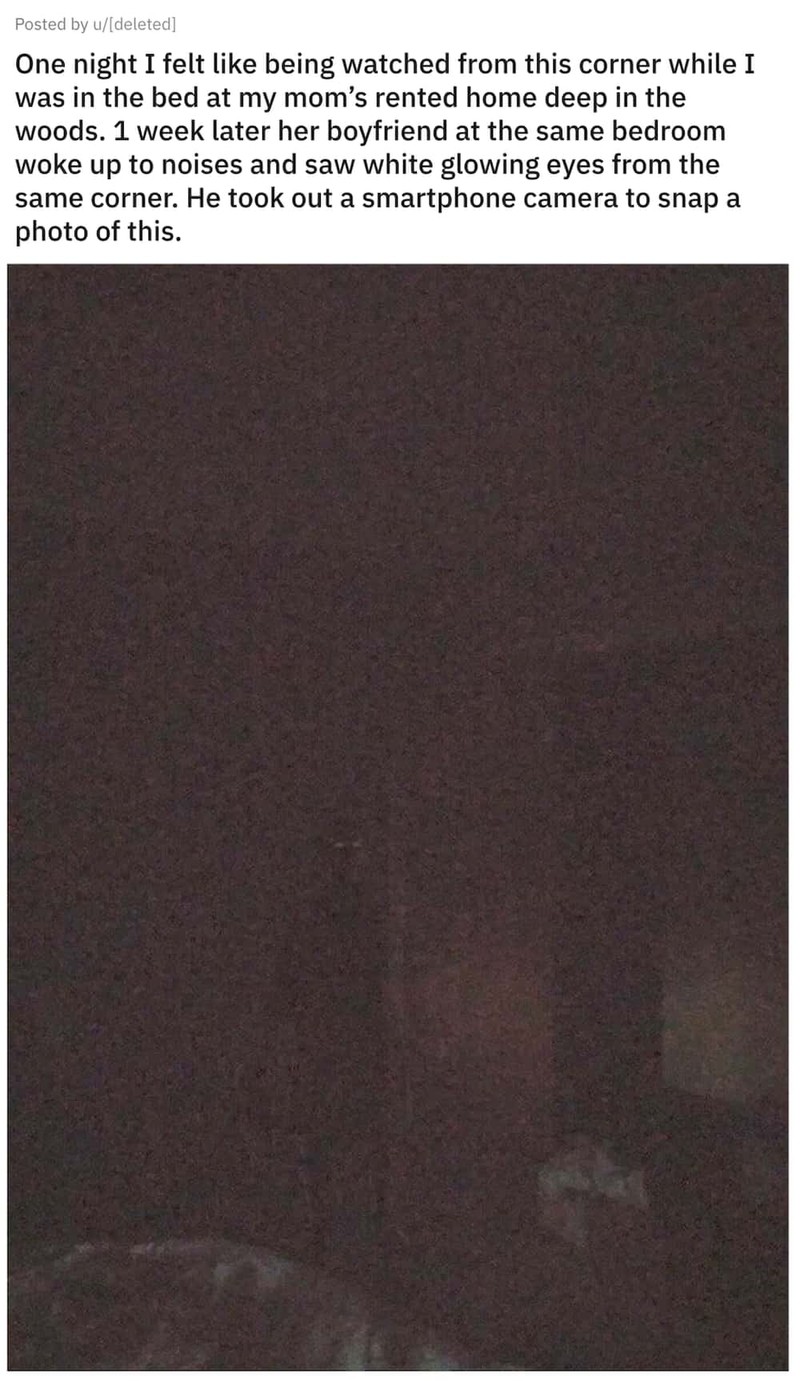 Beberapa netizen membagikan foto mereka yang terdapat 'penampakan' di dalamnya. Siap-siap merinding melihatnya.