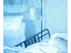 Kalau Bukan Hantu, Apa yang Ada di Dalam Foto Berikut?