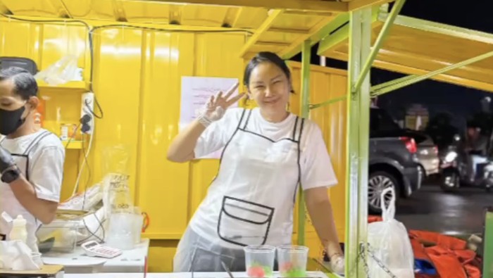 Kalina Ocktaranny Jualan Es Teler, Patok Harga mulai Rp 13 Ribu Saja