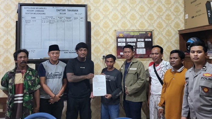 Karnaval diwarnai adu jotos di Jombang berakhir damai