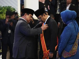Mensos Gus Ipul Terima Anugerah Bintang Mahaputera Adipurna dari Prabowo