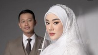 Dalam unggahan di akun Instagram pribadi @clarashintareal, selebgram Clara Shinta menunjukkan foto pre-wedding dengan calon suaminya. Ia pun dikabarkan akan segera melangsungkan pernikahan bersama sosok bernama Alexander Assad. Foto: Instagram @clarashintareal