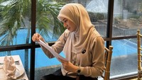 Clara Shinta memang suka membagikan momen penting dan kesehariannya di Instagram. Termasuk ketika wanita ini sedang makan-makan. Foto: Instagram @clarashintareal