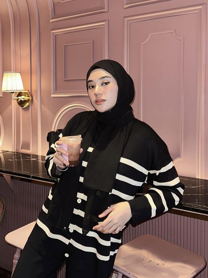 Keseruan Clara Shinta Nikmati Tumpeng hingga Makan Hot Pot di Restoran