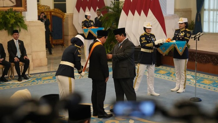 Ketua DPD RI Terima Penghargaan Bintang RI Utama dari Presiden Prabowo