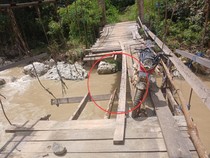 Warga di Bulo Enrekang Bertaruh Nyawa Lewati Jembatan Gantung Nyaris Putus