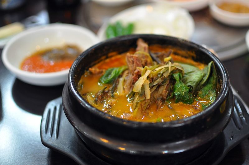 Bosintang (보신탕) – Sup Daging Anjing