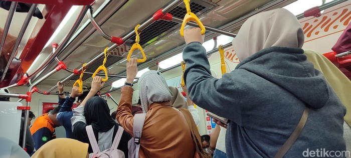 KRL Prameks Jogja-Solo
