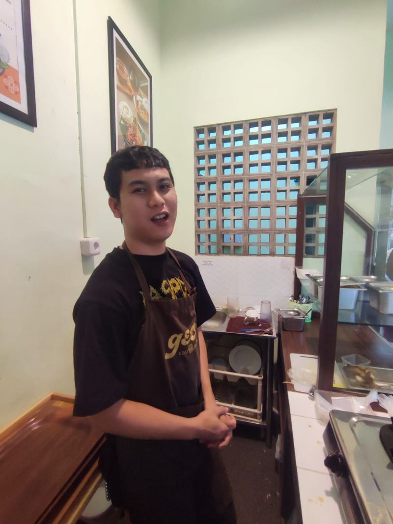 Kuliner geco di toko tauco Cap Meong Cianjur